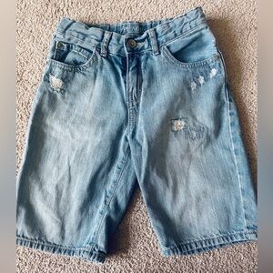 Boys Jean shorts. Size 7. Smoke/pet free home.